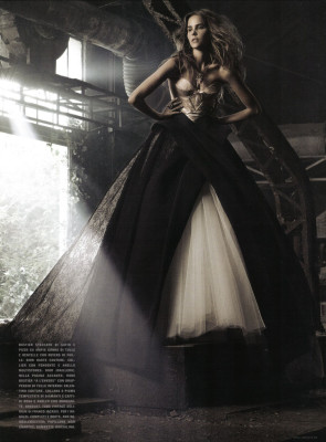 Isabel Lucas pic #671077